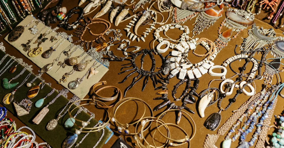 découvrez notre collection de bijoux élégants et uniques, parfaits pour sublimer votre style au quotidien ou pour offrir un cadeau exceptionnel.