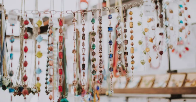 découvrez notre collection exclusive de bijoux élégants et raffinés pour toutes les occasions. trouvez le bijou parfait qui mettra en valeur votre style unique.