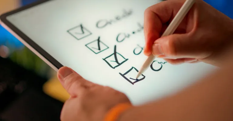 liste de vérification pour l'observation : outil pratique pour suivre et évaluer les points clés lors d'une observation méthodique.