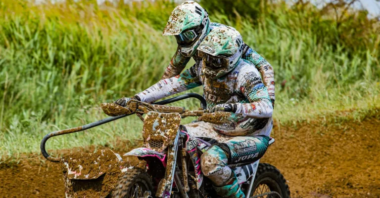 découvrez le speed scrub rider, le nettoyeur haute performance conçu pour un nettoyage rapide et efficace sur toutes surfaces. gagnez du temps avec cet appareil innovant et facile à utiliser.