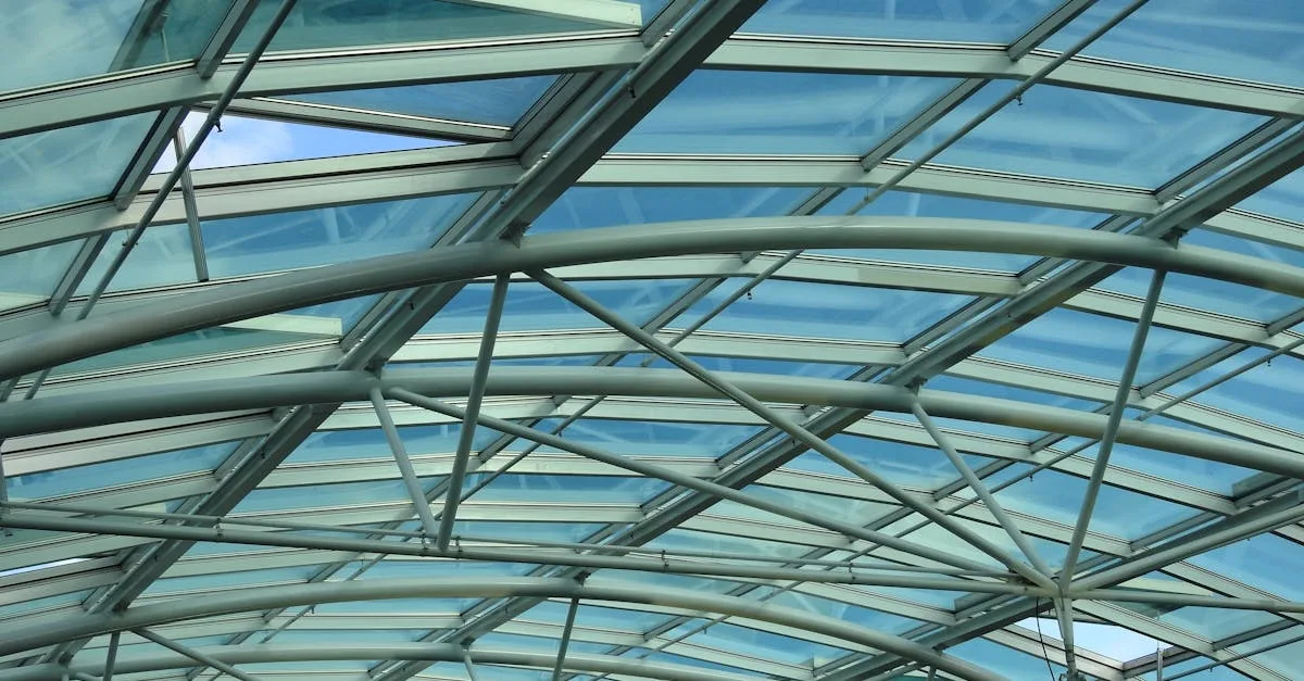découvrez comment déterminer l'espacement optimal des pannes pour toitures en acier afin d'assurer solidité, durabilité et performance de votre toiture métallique.
