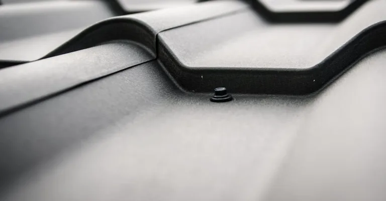 découvrez comment déterminer l'espacement optimal des pannes pour les toitures en acier afin d'assurer solidité et durabilité.