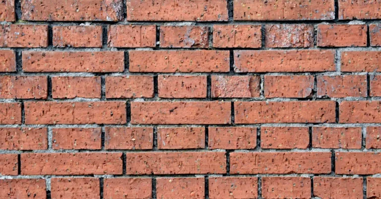 découvrez les inconvénients du parement en pierre, ses impacts sur l'entretien, le coût et la durabilité pour mieux choisir votre revêtement extérieur.