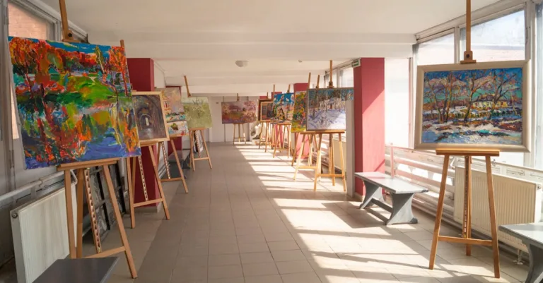 découvrez artlowcost, la plateforme dédiée à l'art abordable et accessible à tous. explorez une sélection unique d'œuvres d'art créatives à petits prix, parfaites pour décorer votre intérieur sans vous ruiner.