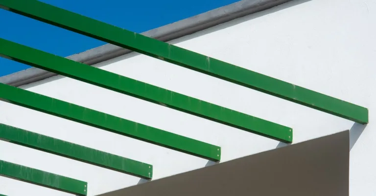découvrez nos pergolas bioclimatiques alliant design et technologie pour un confort optimal toute l'année, adaptées à tous les extérieurs.