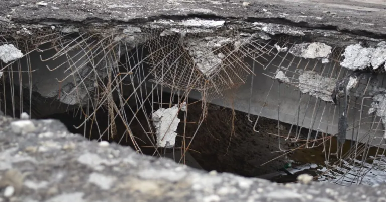 découvrez le béton armé de fibres, une solution innovante qui améliore la résistance, la durabilité et la flexibilité du béton pour des constructions plus solides et performantes.