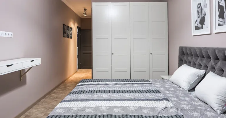 découvrez le système de rangement ikea pax, modulable et personnalisable, idéal pour organiser votre dressing selon vos besoins et votre style.