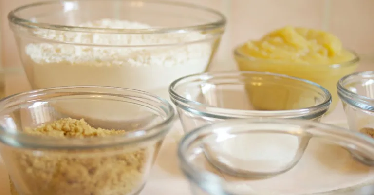 découvrez la liste complète des ingrédients essentiels pour réussir toutes vos recettes et sublimer vos plats avec des saveurs authentiques.