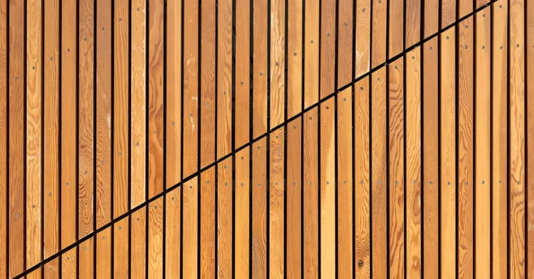 panneau structural osb3 : solution robuste et durable pour la construction, résistant à l'humidité, idéal pour les applications structurales intérieures et extérieures.