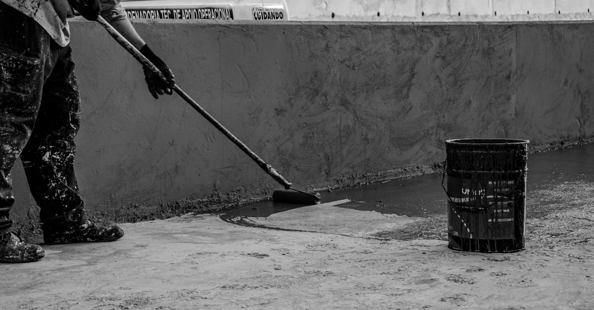 revêtement d'étanchéité haute performance pour protéger vos surfaces contre l'eau et l'humidité. idéal pour toitures, murs et fondations.