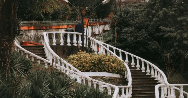 découvrez nos escaliers de jardin alliant esthétique et fonctionnalité pour sublimer votre extérieur et faciliter vos déplacements en toute sécurité.