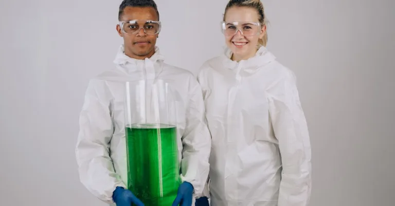 découvrez les consignes et précautions essentielles pour manipuler l'acide chlorhydrique en toute sécurité, afin de protéger votre santé et prévenir les accidents.