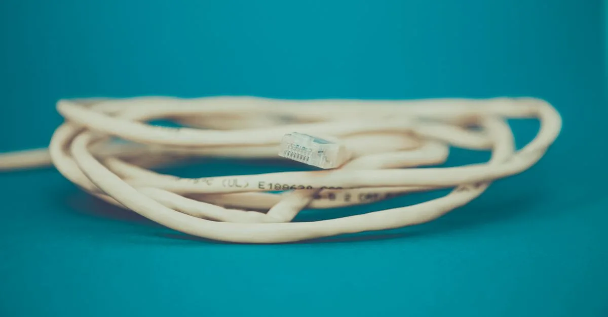 guide complet pour le câblage rj45 : découvrez comment configurer correctement vos connecteurs pour un réseau performant et fiable.