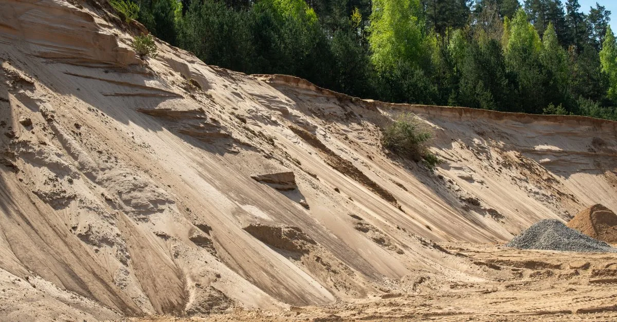 techniques et méthodes efficaces pour la stabilisation des talus afin de prévenir l'érosion et les glissements de terrain.