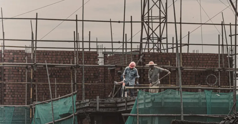 découvrez nos services professionnels de construction pour tous vos projets, du neuf à la rénovation, avec qualité et expertise garanties.