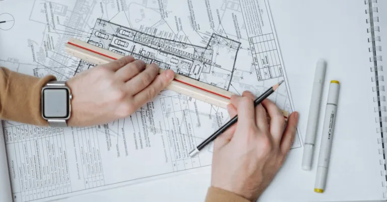 formation pour dessinateur industriel : développez vos compétences en conception technique et préparation de plans précis.