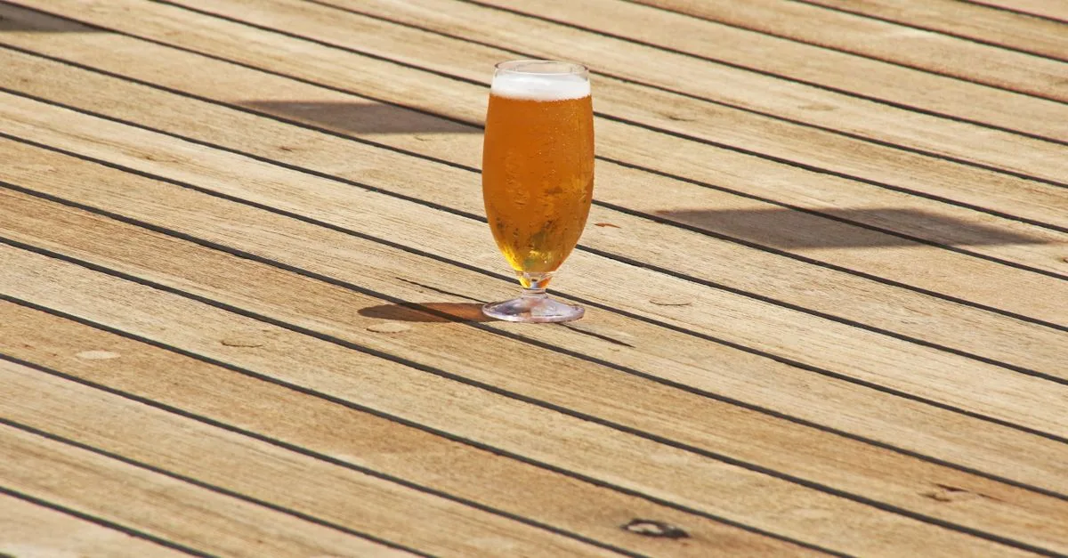 découvrez nos terrasses extérieures en résine, alliant durabilité, esthétisme et facilité d'entretien pour sublimer vos espaces extérieurs.