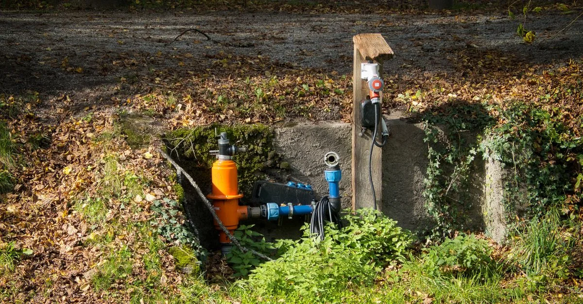 détection des fuites d'eau souterraines : services professionnels pour localiser rapidement et efficacement les fuites d'eau cachées afin d'éviter les dégâts et économiser de l'eau.