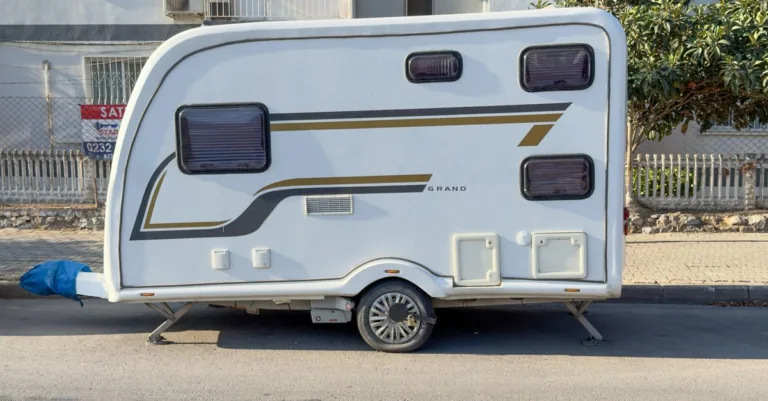 découvrez les dimensions d’un mobil-home transportable, les formats disponibles et les critères à vérifier pour choisir un modèle adapté à votre terrain.